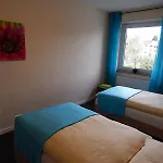 City, Links Appartement *