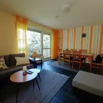 City, Links Appartement *