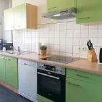 City, Links Appartement *